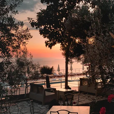 Bahamas 4* Sarandë