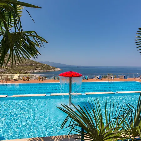 ホテル Bahamas Sarandë