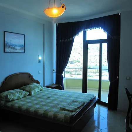 Bahamas Sarandë