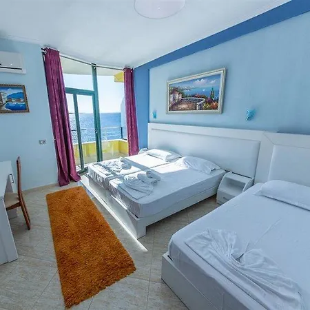 巴哈马斯酒店 4* Sarandë