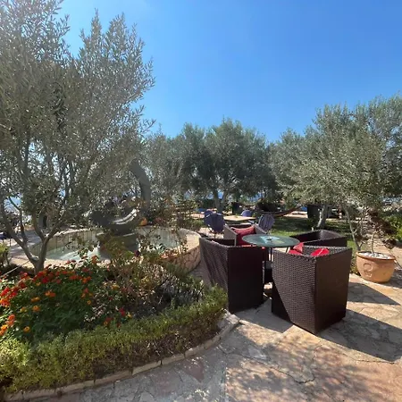 巴哈马斯酒店 4* Sarandë